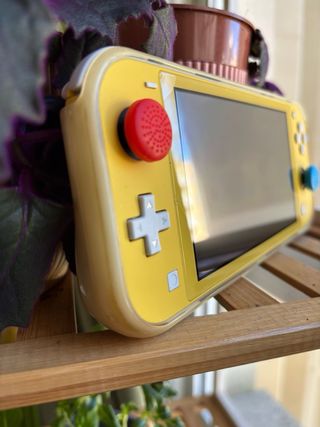 Nintendo Switch Lite Amarilla + Accesorios