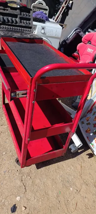 Banco de trabajo mecánico rojo