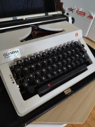 Máquina de escribir OLYMPIA Regina de Luxe años 70