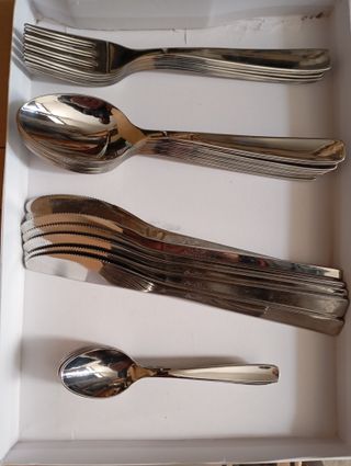 Cubiertos de metal fabricados en Italia