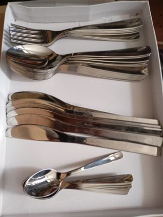 Cubiertos de metal fabricados en Italia