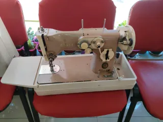 Máquina de coser Singer antigua