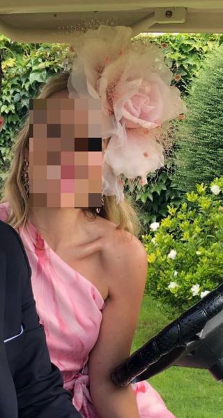 Precioso tocado invitada rosa con diadema