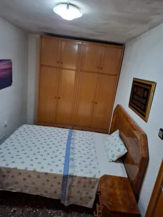 Se alquila habitación para persona sola