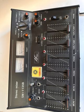 Mesa de mezclas Yamaha SM-1135B Vintage