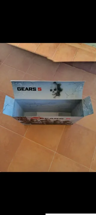 Caja Xbox One X Edición Gears 5