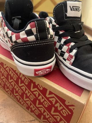 Zapatillas Vans Checkerboard Rojas y Negras