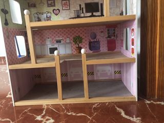 Casa de muñecas de madera