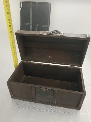 Cofre vintage madera con herrajes metálicos -30cm-