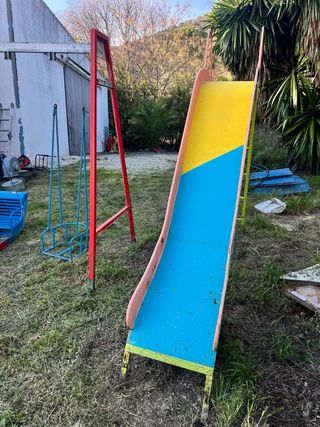 Tobogán infantil amarillo y azul