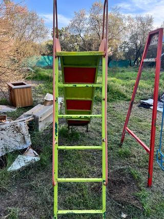 Tobogán infantil amarillo y azul