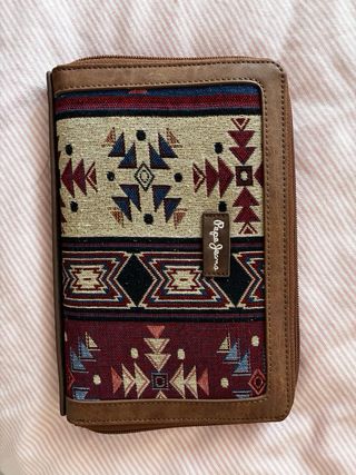 Bolso y neceser Pepe Jeans estampado étnico