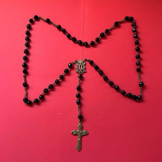 Rosario Plata Dorada Ónix Negro