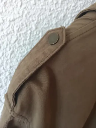 Parka verde militar con parche