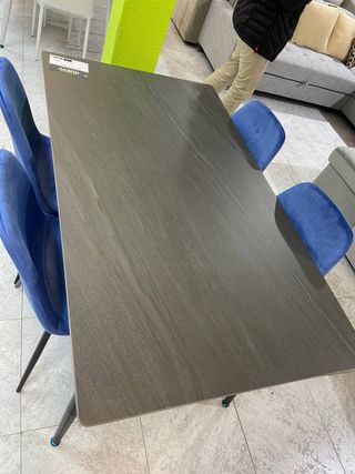 Mesa comedor gris 150cm + 4 sillas azules