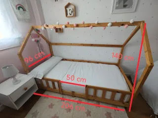 Cama Montessori madera estilo casita