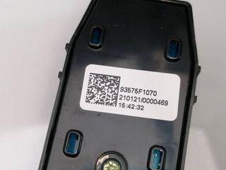MANDO ELEVALUNAS DELANTERO DERECHO KIA SPORTAGE 568186