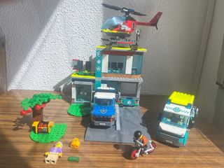 LEGO City 60371 - Base de Policía y Helicóptero