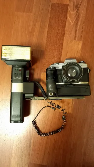 Cámara Minolta X300 con flash Metz