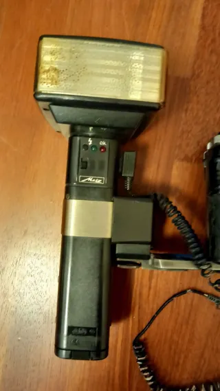 Cámara Minolta X300 con flash Metz