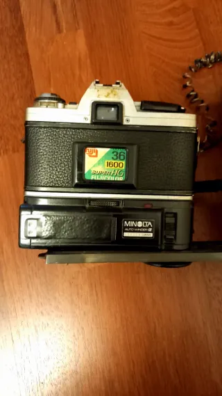Cámara Minolta X300 con flash Metz