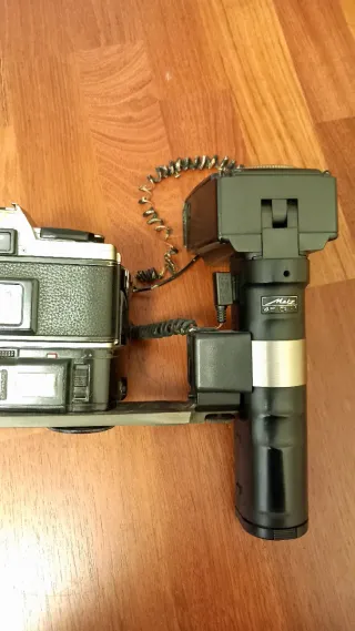 Cámara Minolta X300 con flash Metz