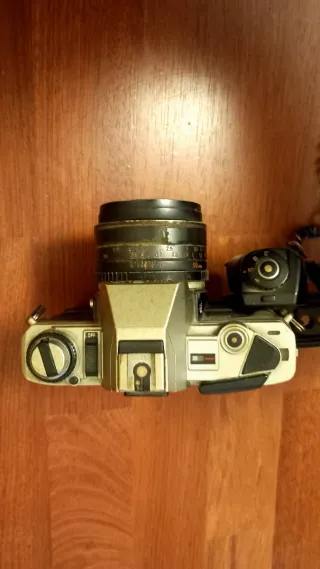 Cámara Minolta X300 con flash Metz