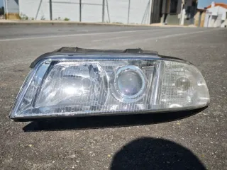 Faro Audi A4 izquierdo