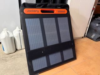 Estación Energía Jackery Explorer 2000 v2 +paneles