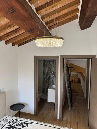 Lampadario Assemblato A Mano in Acciaioe Cristallo