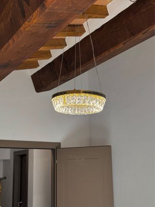 Lampadario Assemblato A Mano in Acciaioe Cristallo