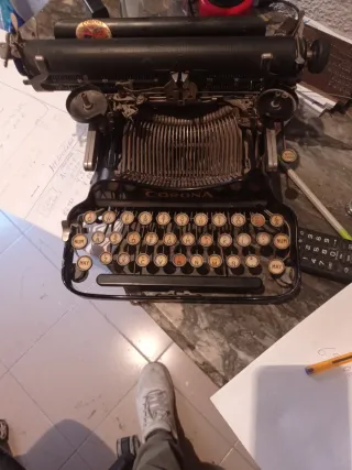 Máquina de escribir Corona antigua