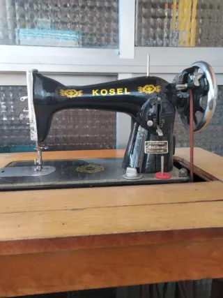 Maquina de coser   marca kosel