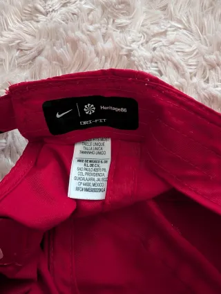 Gorra Liverpool FC Nike Roja Vintage Y2K