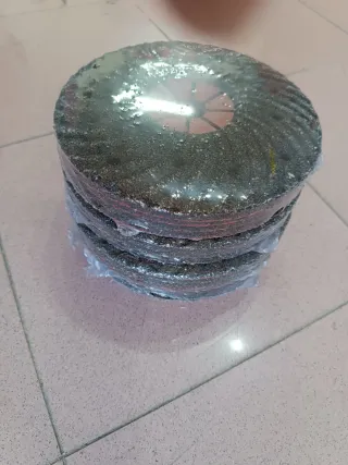 Amoladora Bosch y accesorios