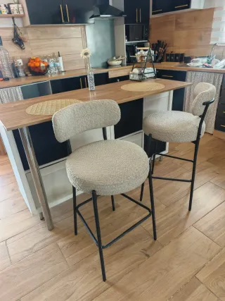 2 Taburetes Premium con Respaldo