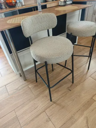 2 Taburetes Premium con Respaldo