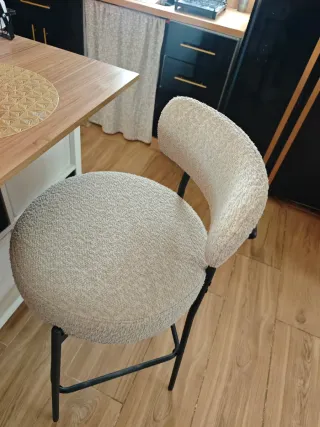 2 Taburetes Premium con Respaldo