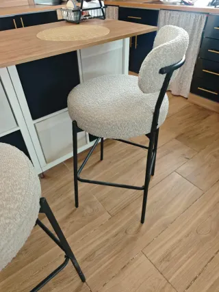 2 Taburetes Premium con Respaldo