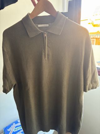 Camiseta verde oliva con cremallera