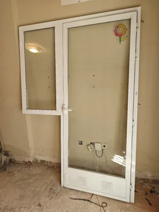 Puerta de aluminio con cristal
