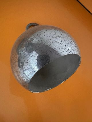 Lámpara de mesa antigua metálica