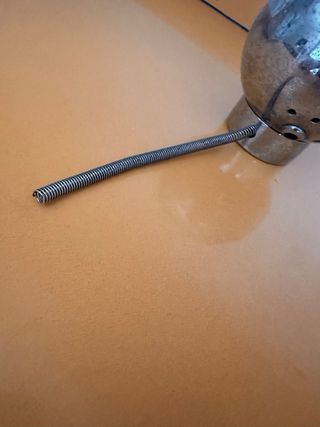 Lámpara de mesa antigua metálica