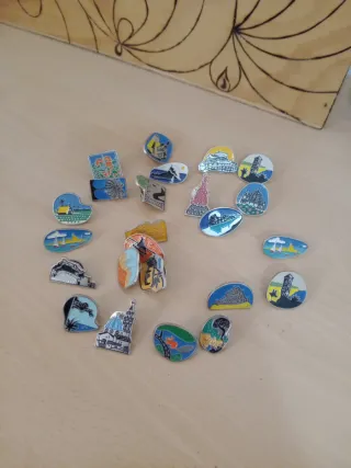 Lote de pins de localidades de Alicante