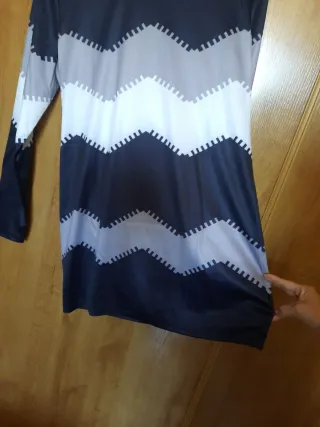 Vestido con diseño de zigzag