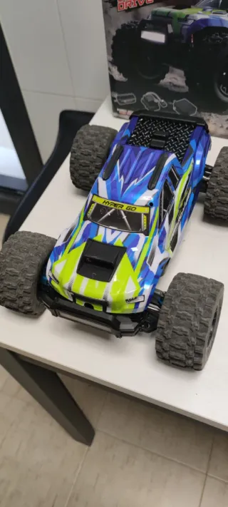 Coche rc MJX + Cargador skyrc s65