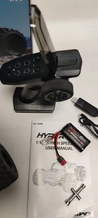 Coche rc MJX + Cargador skyrc s65