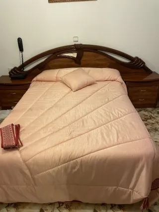 Cabecero mesillas cómoda y silla en perfecto estad