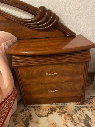 Cabecero mesillas cómoda y silla en perfecto estad