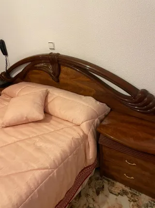 Cabecero mesillas cómoda y silla en perfecto estad